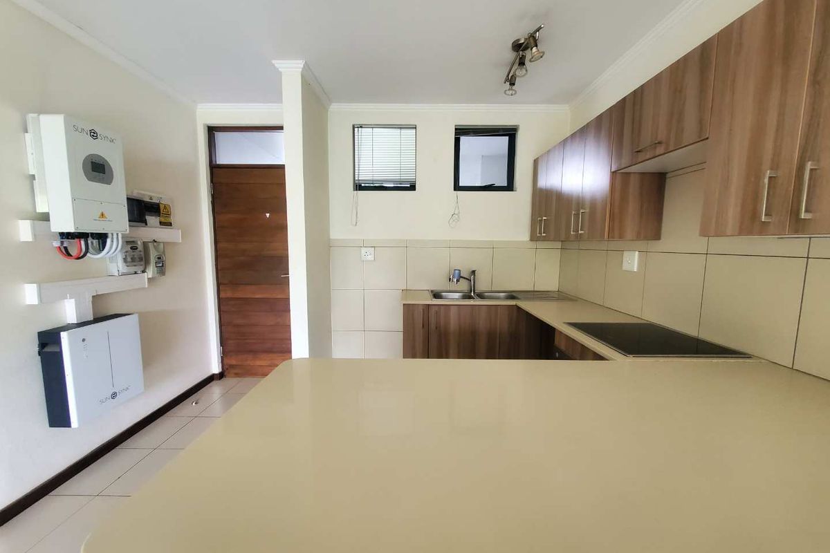 Stunning 2-Bedroom First-Floor unit with Golf course views - Photo 2