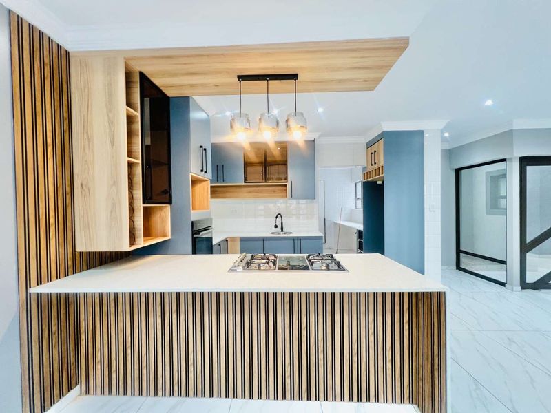 Brand-New Modern Family Home for sale - Photo 4