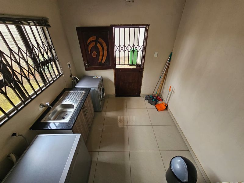 Welcoming Four Bedroom Family Home in Empangeni - Photo 6