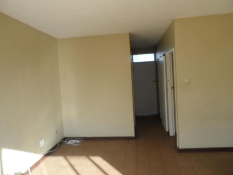 BACHELOR FLAT TO RENT IN ARCADIA - Photo 8