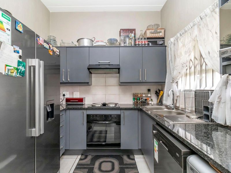 Three-bedroom ground floor apartment in barbeque downs - Photo 6