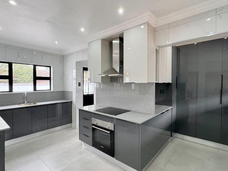 NEWLY RENOVATED 4 BEDROOM FAMILY HOME - Photo 6