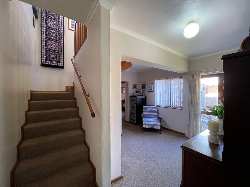 Spacious 4 Bedroom Holiday Home with Flatlet Just 280m from Klein Brak River's Blue Flag Beach - Photo 4