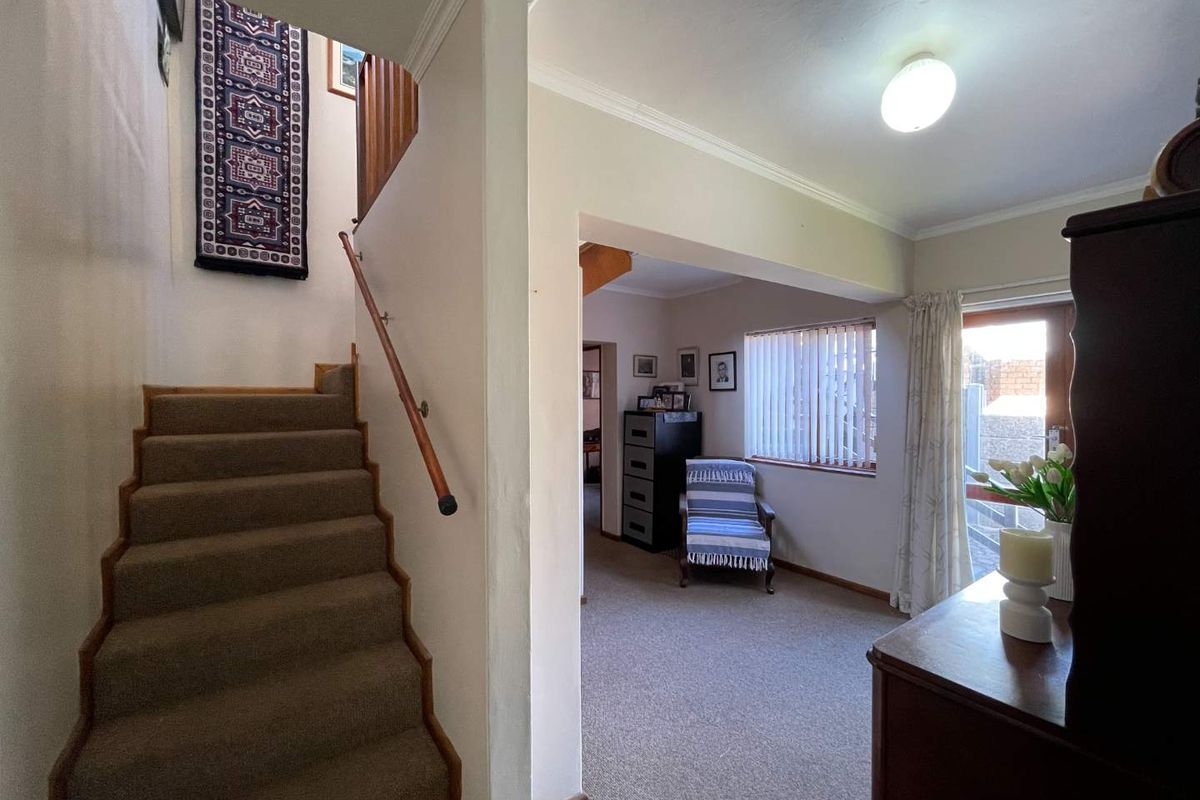 Spacious 4 Bedroom Holiday Home with Flatlet Just 280m from Klein Brak River's Blue Flag Beach - Photo 4