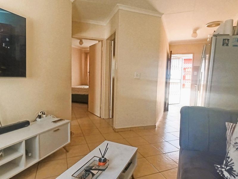 2 Bedroom Apartment -  Ready to Move in. - Photo 3