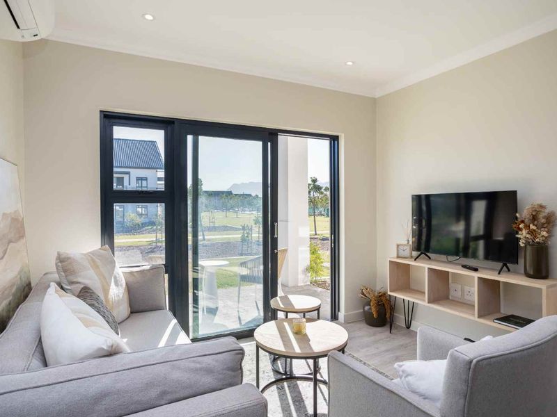 Contemporary Two-Bedroom Luxury Suite at Val de Vie Evergreen - Photo 3