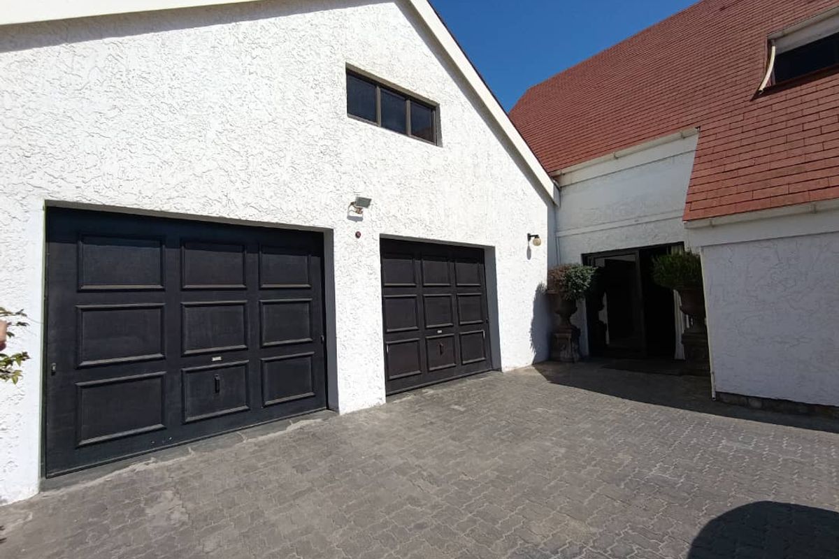 For Sale - Walvisbaai - Lagoon-Front Family Home - Photo 3