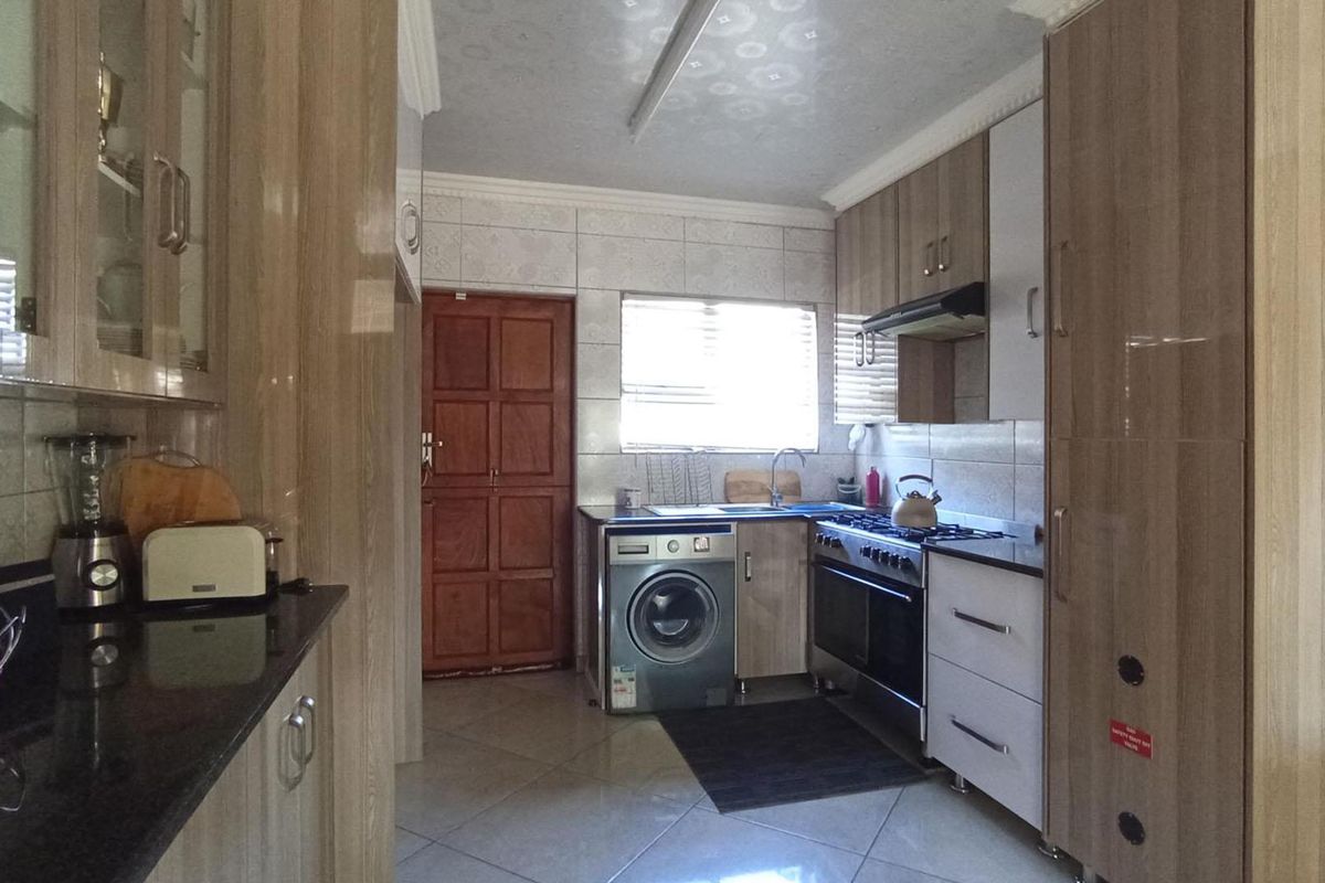 Welcome to your new home in the heart of Clarina. - Photo 2