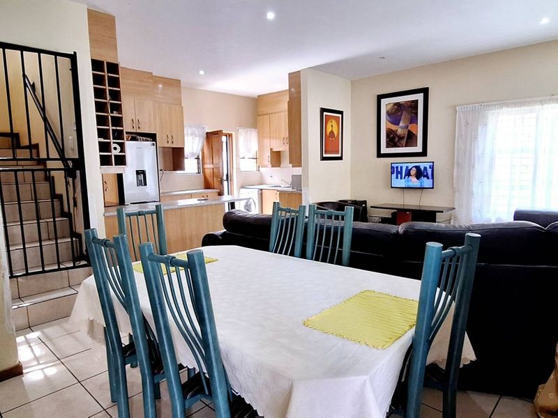 Secure 3 Bedroom Duplex in Leopard Rock Estate - Photo 4