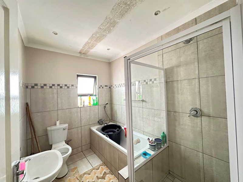 3 Bedroom House(Townhouse) - Photo 9