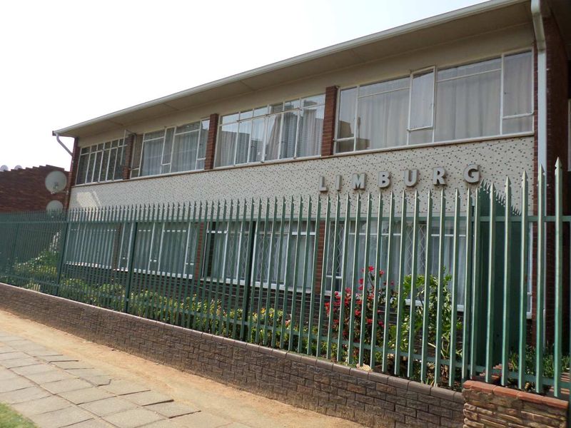 Spacious ground floor apartment. - Photo 2