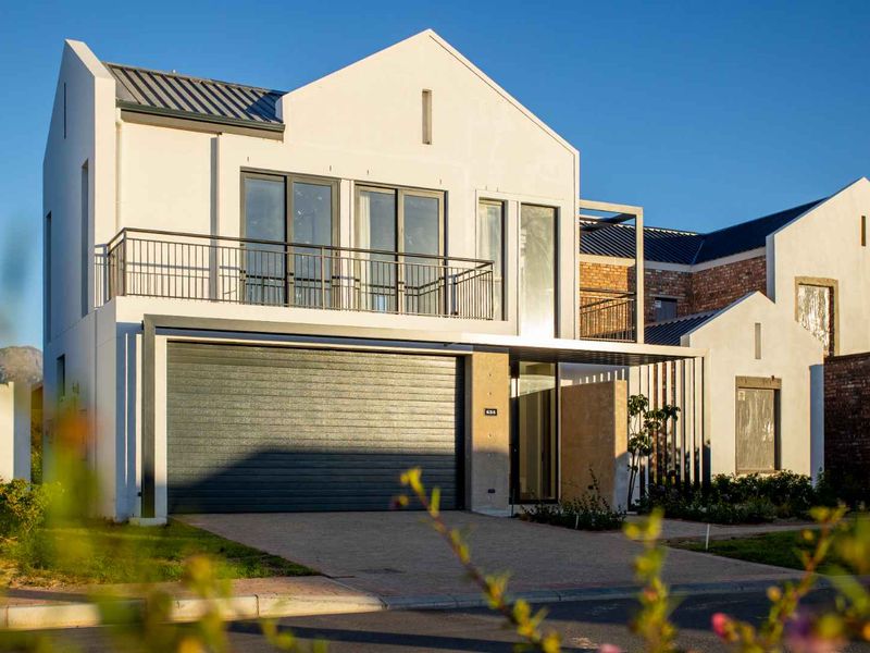 A home designed for refined family living with seamless indoor–outdoor elegance - Photo 3