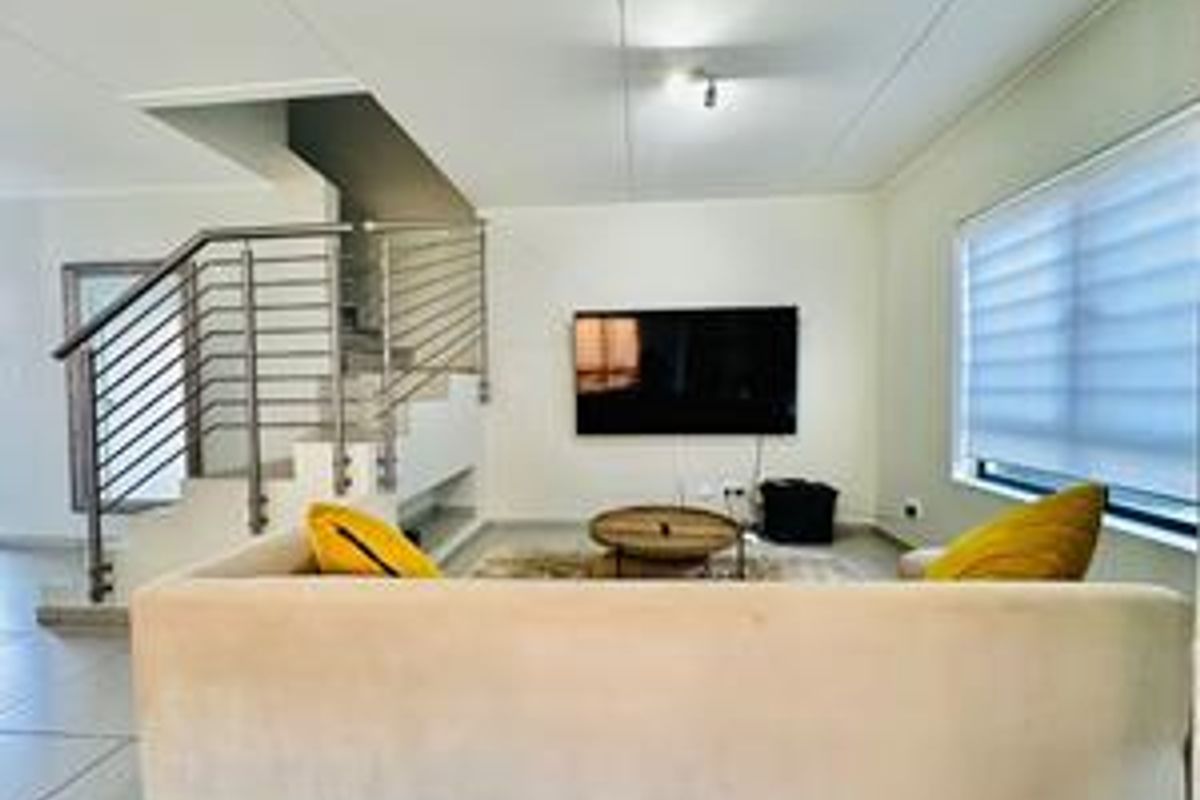 Elegant 3-Bedroom Cluster Home for Sale in Broadacres - Photo 3