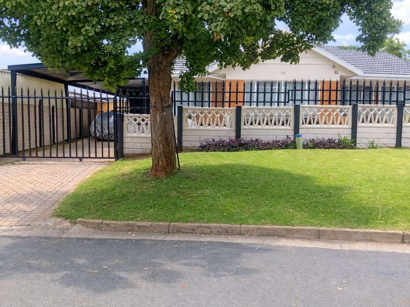 Family Home For Sale - Photo 4