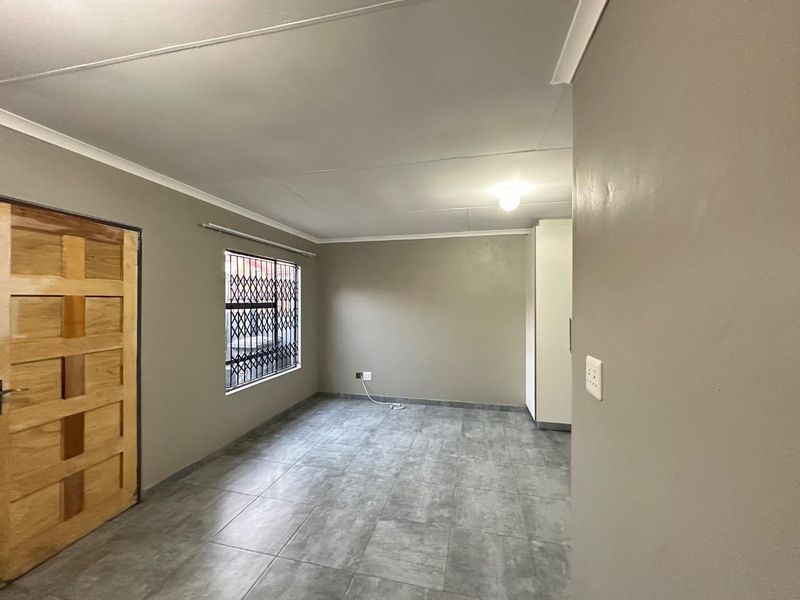 Newly Built Bachelor Unit to Rent – Danville Ext 8 – R4,000 pm - Photo 7