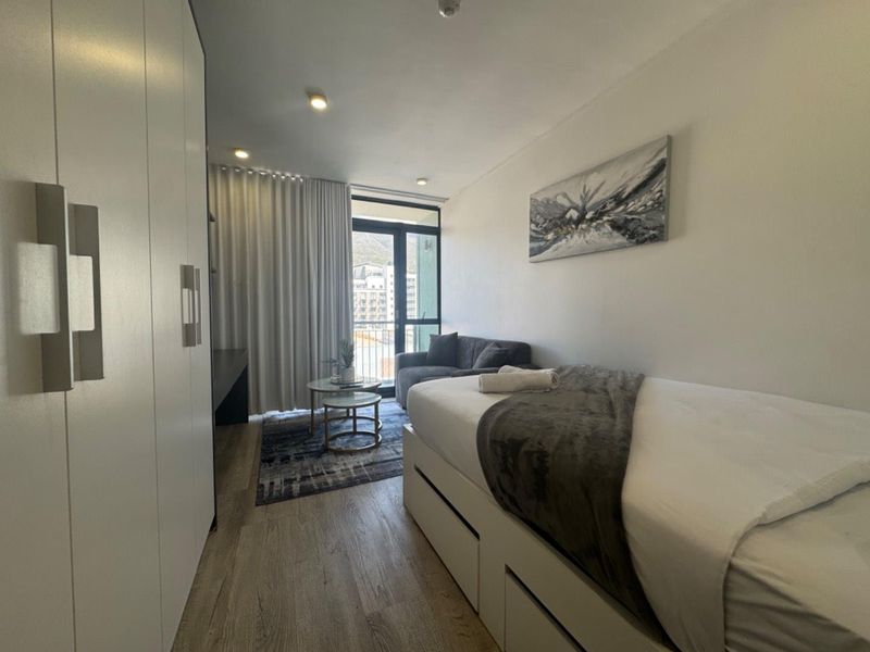 Stylish Studio with Breathtaking Views & Unbeatable Location - Photo 4