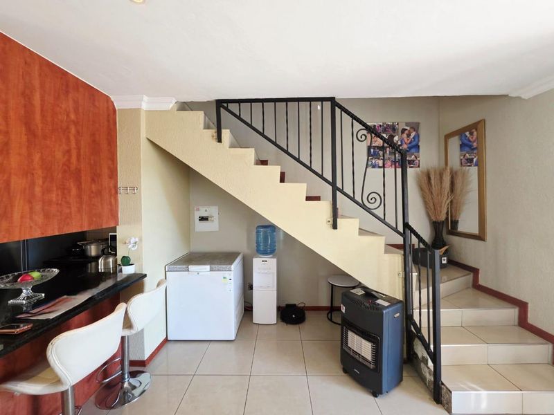 Spacious 2-Bedroom Townhouse for Rent - Photo 6