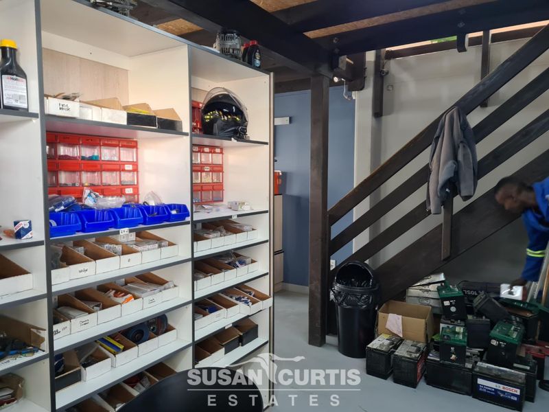 Well-Located Workshop - Photo 9