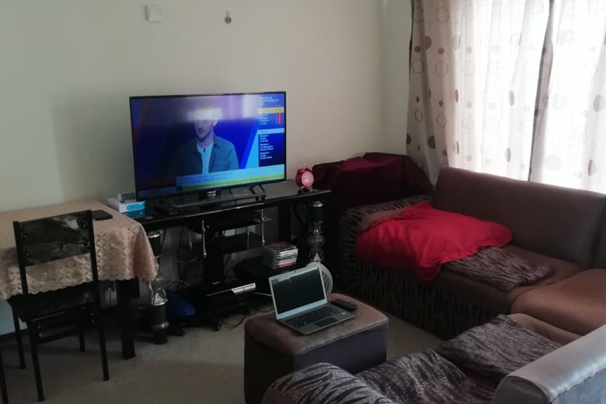 2 Bedroom Apartment / Flat for Sale in Lakefield - Photo 5