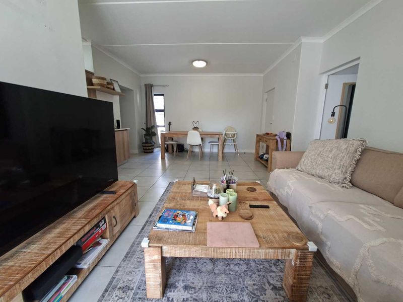 Upmarket apartment for sale - Photo 8