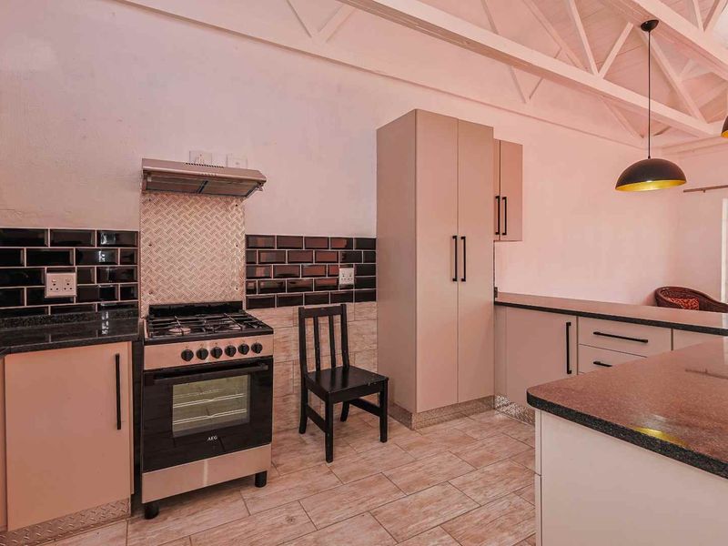 Comfort meets prime location - Photo 9