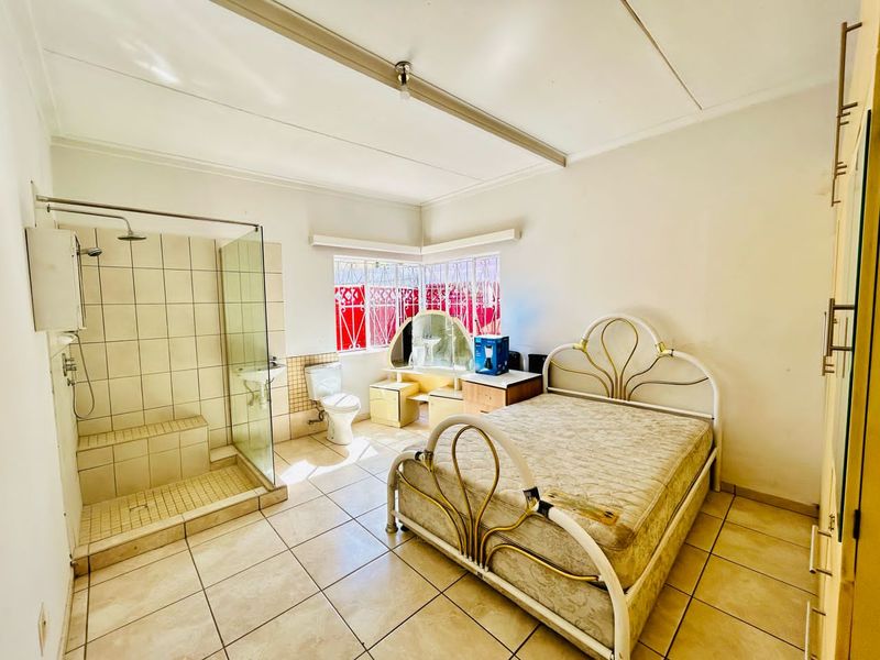 A house in Soweto for Sale N$880 000 - Photo 5