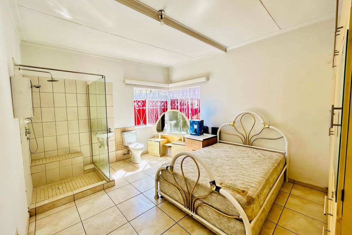 A house in Soweto for Sale N$880 000 - Photo 5