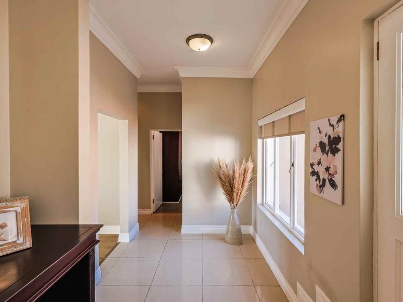 Elegant Family Living with Privacy, Space and Modern Comfort - Photo 5