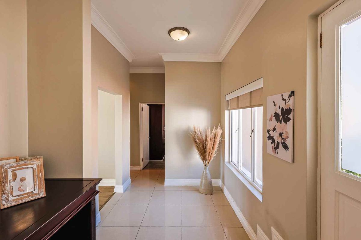 Elegant Family Living with Privacy, Space and Modern Comfort - Photo 5