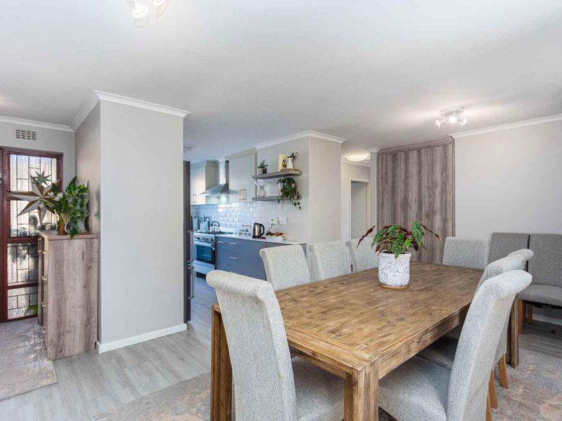 Extraordinary Dual-Living Home For Sale In Edgemead - Photo 6