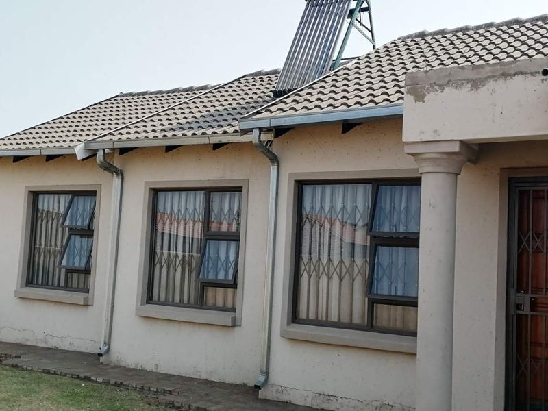 3 Bedrooms house to rent in Kwa-Thema ext 2 - Photo 3