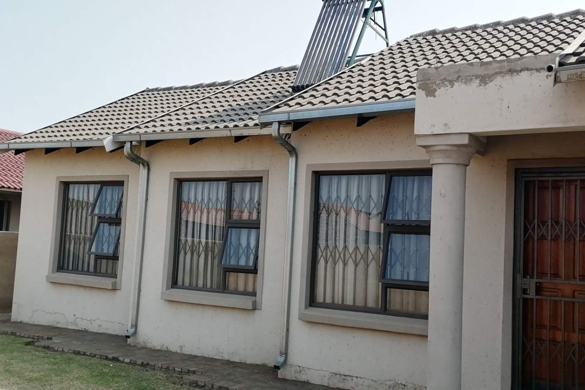 3 Bedrooms house to rent in Kwa-Thema ext 2 - Photo 3