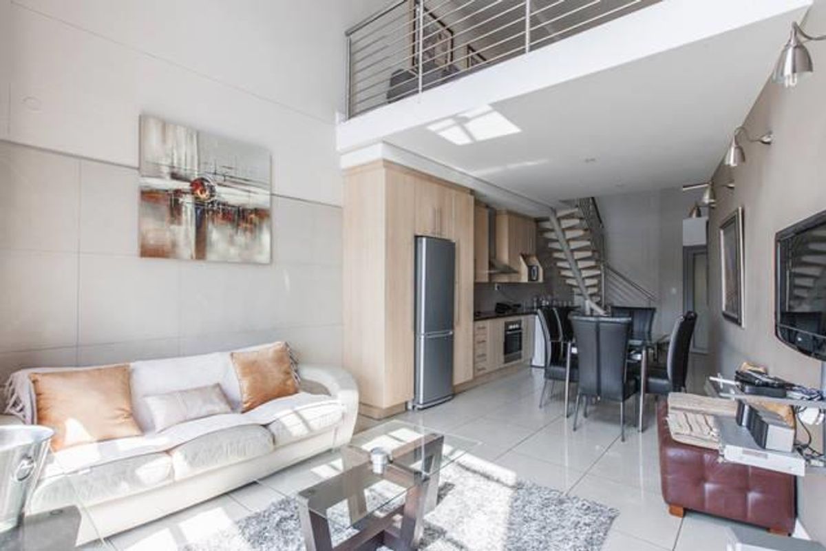 A FANTASTIC THREE BEDROOM FURNISHED PENTHOUSE - Photo 4