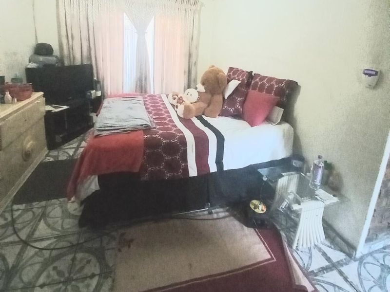 Charming Fixer Upper - Photo 7