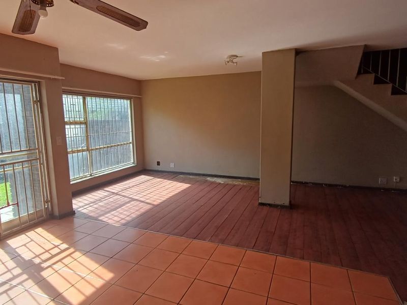 3 Bedroom Duplex For Sale - Photo 2