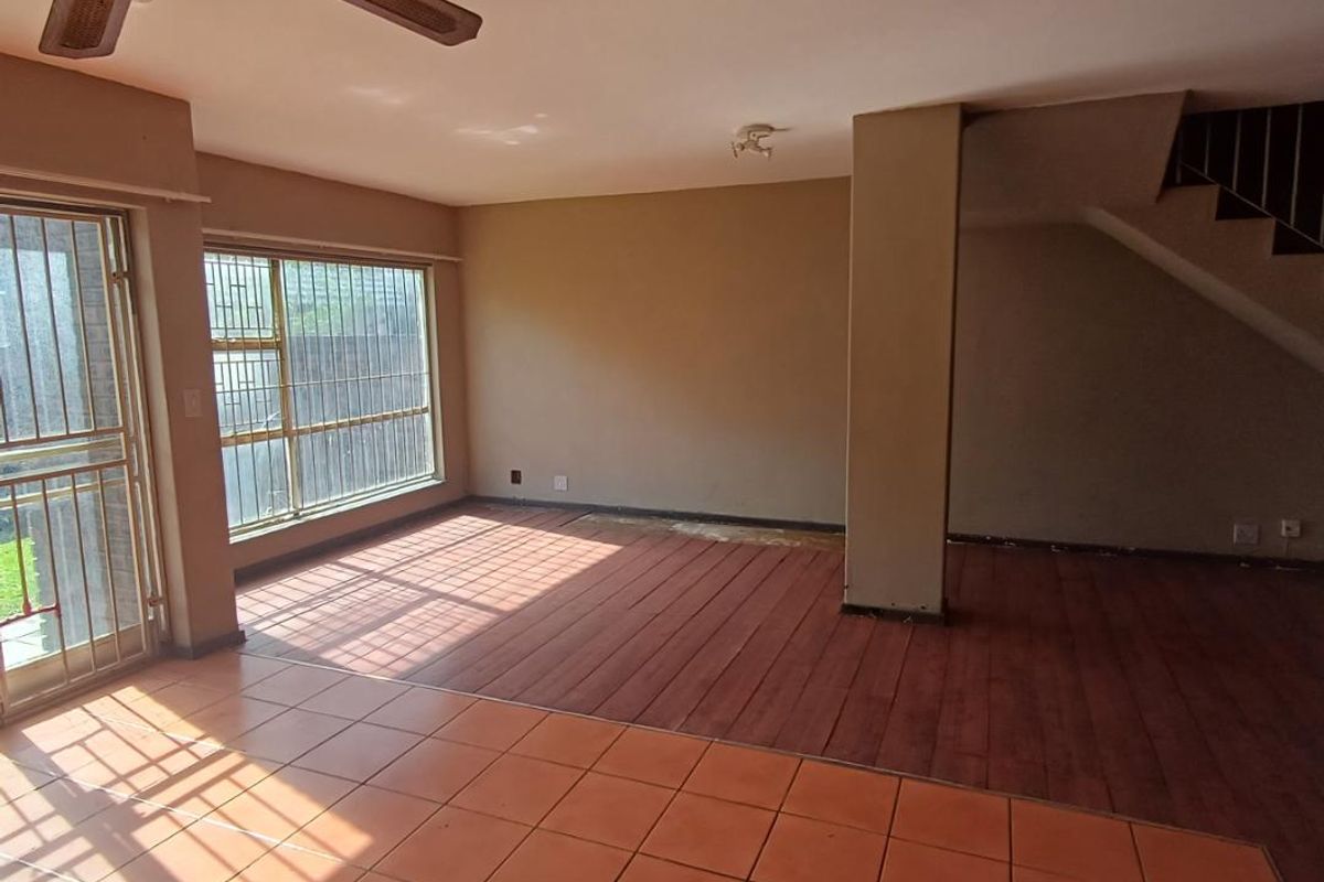 3 Bedroom Duplex For Sale - Photo 2