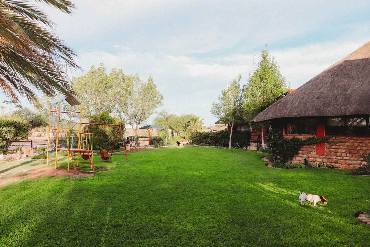 RENOWNED GUEST FARM / LODGE FOR SALE IN GOBABIS - NAMIBIA - Photo 4