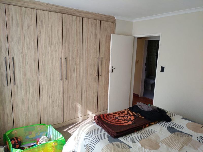 UTILITIES INCLUDED | Spacious 2-Bedroom First-Floor Unit - Photo 8