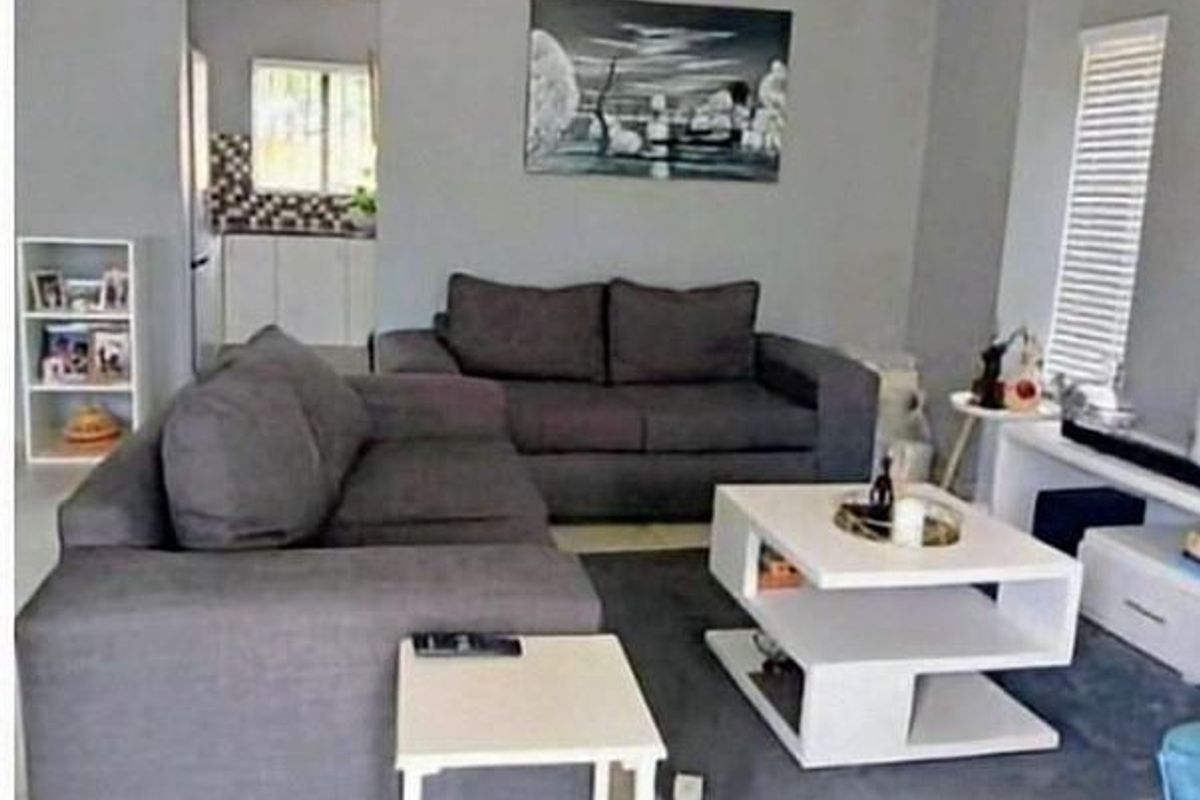 3 Bedroom Family Townhouse To Let - Photo 3
