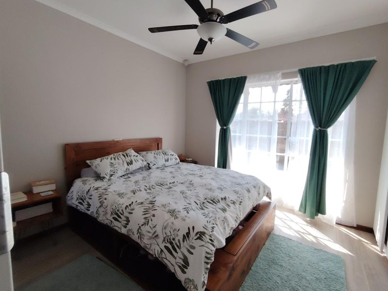 NEAT 2 BEDR 2 BATHR DUET IN HIGHVELD - Photo 10