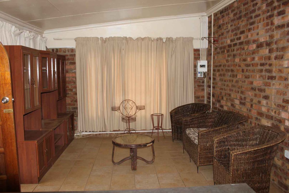 1 BEDROOM GARDEN COTTAGE - Photo 3