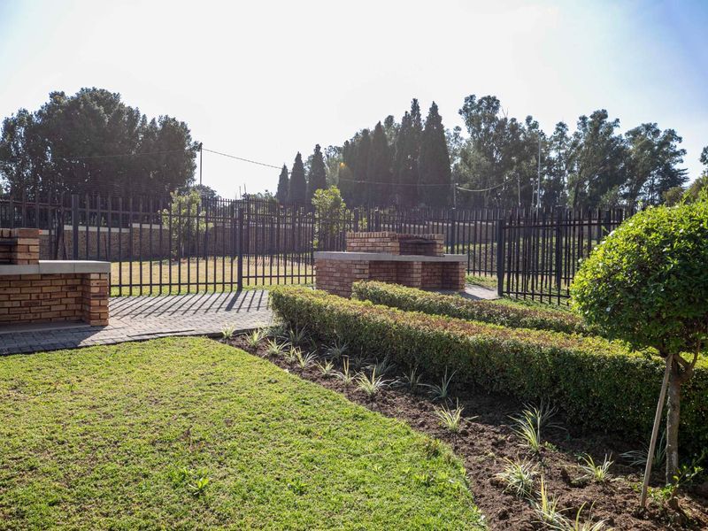 2 Bed 2 Bathroom, Family-Friendly Apartment with Clubhouse & Play Area - Photo 4