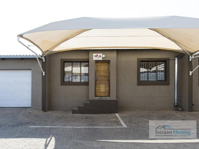 Spacious Courtyard & Garage in Pionierspark Ext 1 - Photo 2
