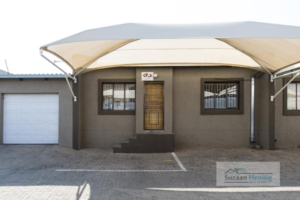 Spacious Courtyard & Garage in Pionierspark Ext 1 - Photo 2