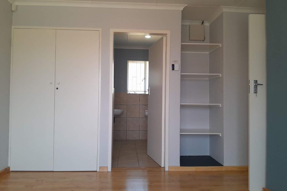 Comfortable facebrick Home in Elandspark - Photo 5