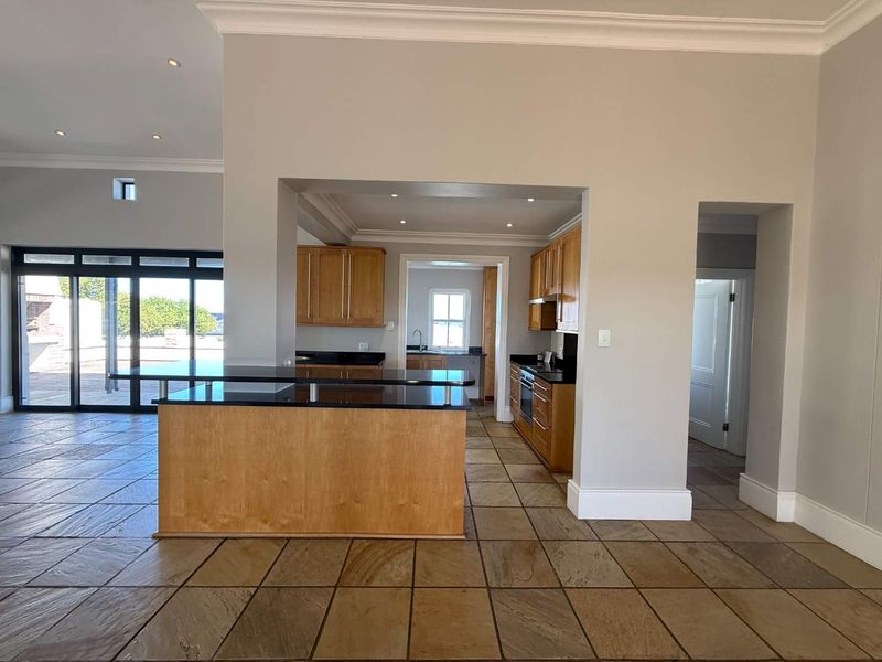 Single family home with spectacular sea views - Photo 8