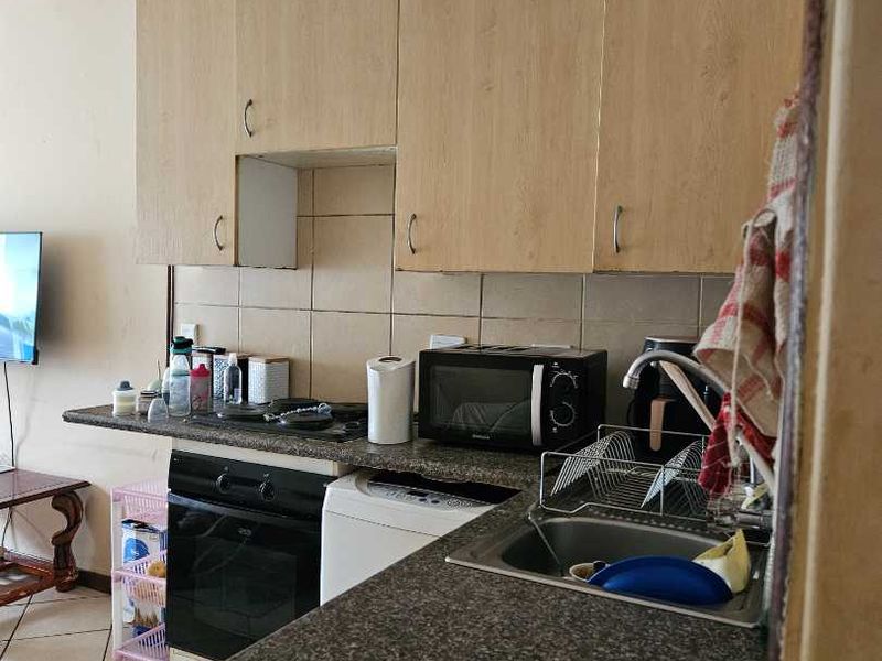 Bachelor flat in Karenpark - Photo 4