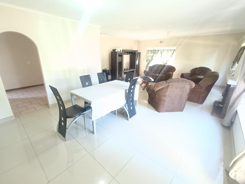 BEAUTIFUL FAMILY HOUSE FOR SALE IN VALHALLA!!! - Photo 10