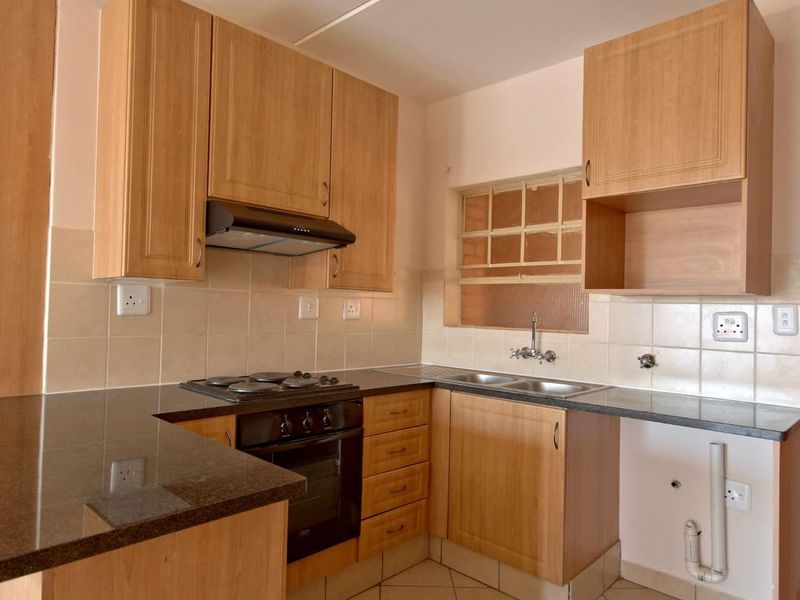 Loadshedding-Free Area - Available Immediately! - Photo 5