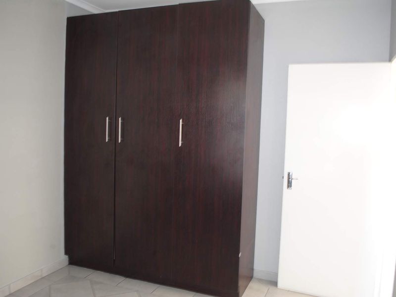 Charming Secure Complex Townhouse unit for sale (Exclusive Mandate) - Photo 10